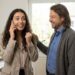 Lia ballt am Telefon-Interview triumphierend die Faust, Maik freut sich mit